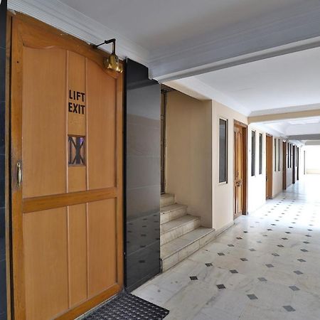 Spot On Hotel Decent Ānand Exterior foto