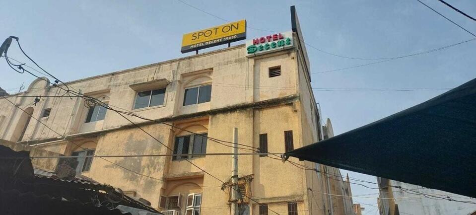 Spot On Hotel Decent Ānand Exterior foto