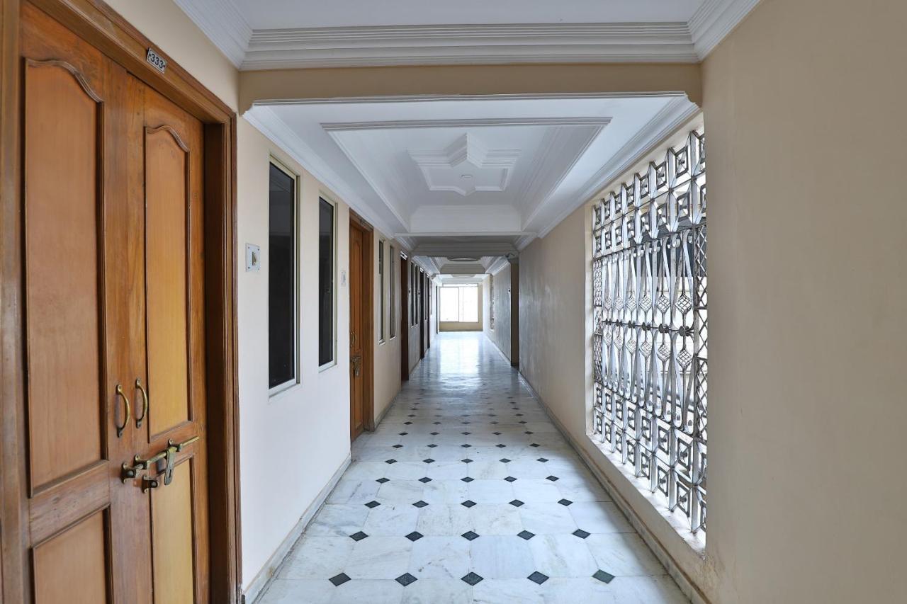 Spot On Hotel Decent Ānand Exterior foto