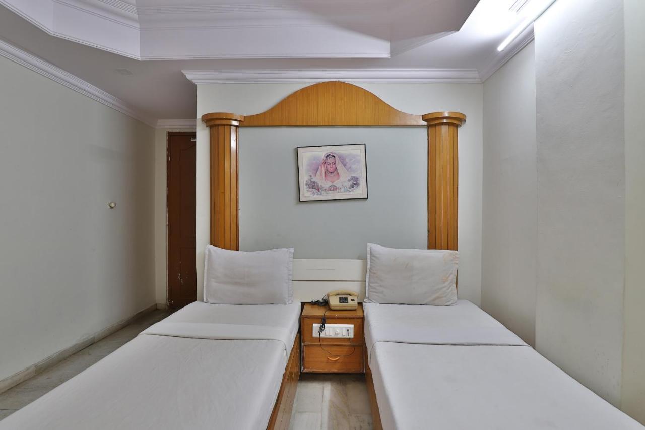 Spot On Hotel Decent Ānand Exterior foto