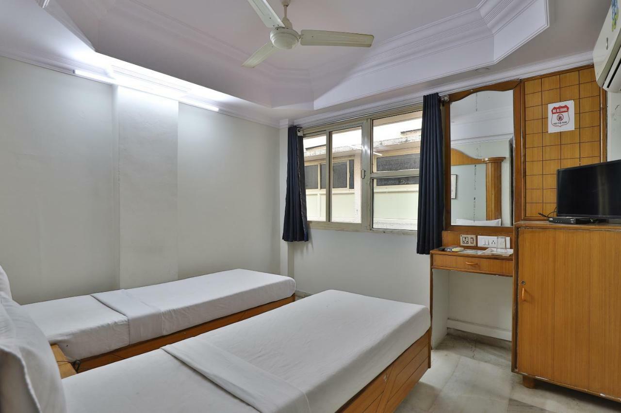 Spot On Hotel Decent Ānand Exterior foto